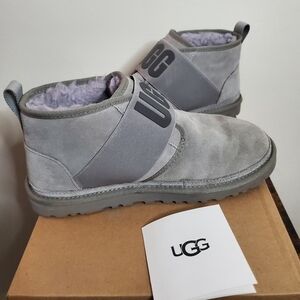 Womens UGG Neumel 11 Graphic Boots Size 8 with box
